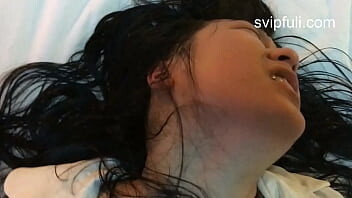 คลิปหลุดสงกรานต์โดนน้าเขยพาเย็ดบ้านเพื่อนเสียวหีมันมากxxx PORN