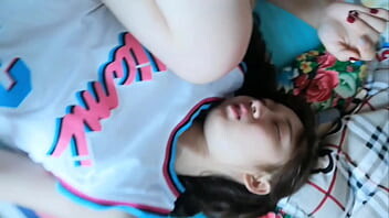 หลุดเด็ดปล้ำขืนใจเย็ดหีเพื่อนสาวก็เธอมันน่ารักน่าเย็ดxxx porn